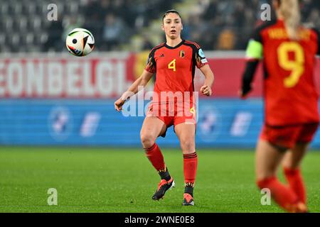 Lovanio, Belgio. 27 febbraio 2024. Amber Tysiak (4) del Belgio nella foto durante una partita tra le squadre nazionali del Belgio, chiamata Red Flames e Ungheria nella promozione/retrocessione tra i gruppi A e B, partita di andata nella UEFA Women's Nations League 2023-24, sabato 27 febbraio 2024 a Lovanio, BELGIO . Crediti: Sportpix/Alamy Live News Foto Stock