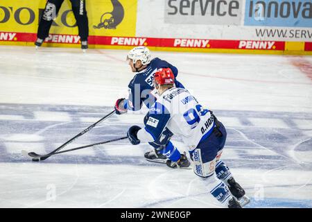 01.03.2024, DEL, Deutsche Eishockey Liga, Saison 2023/24, 50. Spieltag): Adler Mannheim gegen Schwenninger Wild Wings (1:4). Jordan Murray (8, Adler M Foto Stock