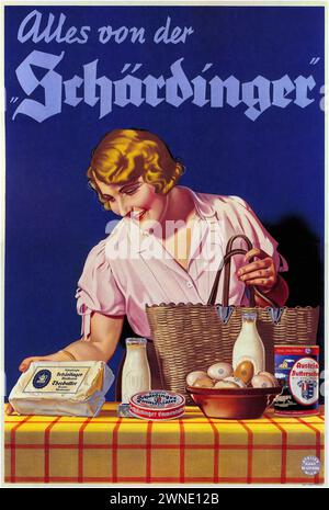 'Alles von der 'Schardinger'' ['Everything from 'Schardinger''] immagine pubblicitaria d'epoca con una donna sorridente in una camicetta rosa, con un cestino con prodotti lattiero-caseari come formaggio e latte, con sfondo blu. L'illustrazione è realizzata in uno stile realistico, tipico dell'arte commerciale dei primi anni del XX secolo. Foto Stock