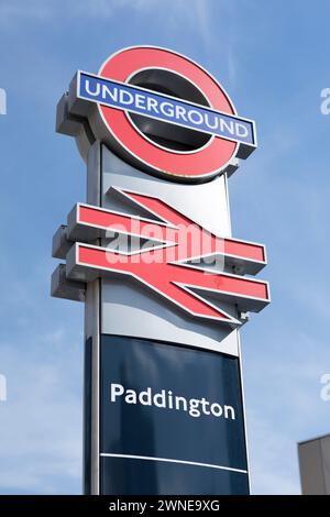 Segnaletica per il Regno Unito, Londra, Paddington, stazione ferroviaria e metropolitana. Foto Stock