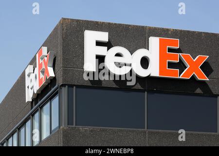 Kolding, Danimarca - 16 agosto 2020: Cartello FedEx su un edificio. FedEx Corporation è un'azienda americana di servizi di corriere a livello globale Foto Stock
