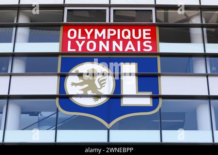 Decines, Francia - 13 giugno 2019: L'Olympique Lyon, comunemente noto come OL, è una società calcistica francese con sede nella città di Lione Foto Stock