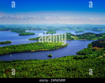 Vista aerea di Lower Lough Erne che guarda a est, contea di Fermanagh, Irlanda del Nord Foto Stock