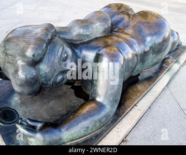 Mujer con espejo. Madrid. España Foto Stock