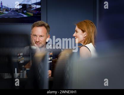 BAHRAIN - Christian Horner (Red Bull Racing) e Geri Halliwell prima del Gran Premio del Bahrain. ANP REMKO DE WAAL credito: ANP/Alamy Live News Foto Stock