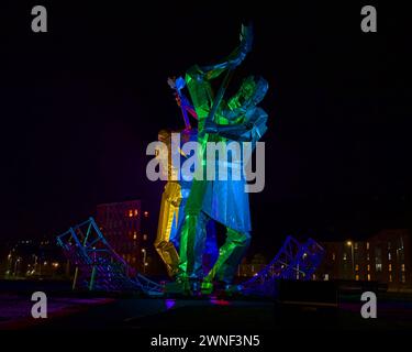 Costruzione navale scultura arte eretta onorando Inverclyde Shipbuilding storia Foto Stock