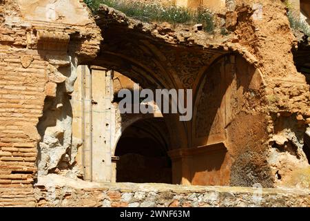 Dettagli dei resti in rovina di Belchite, distrutti durante la guerra civile spagnola Foto Stock