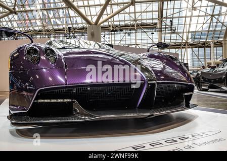 La Huayra Pagani è una squisita hypercar artigianale rinomata per il suo design mozzafiato, le prestazioni impareggiabili e la meticolosa attenzione al de Foto Stock