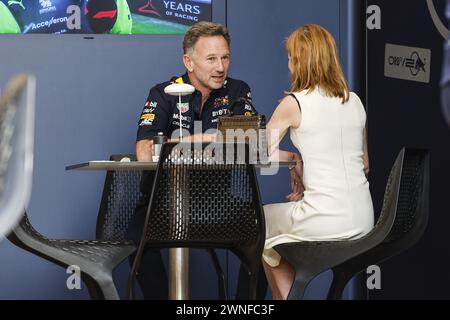 HORNER Christian (gbr), Team Principal della Red Bull Racing, Ritratto e sua moglie membro delle Spice Girls Geri Halliwell, ritratto durante il Gran Premio di Formula 1 Gulf Air Bahrain 2024, 1° round del Campionato del mondo di Formula 1 FIA 2024 dal 29 febbraio al 2 marzo, 2024 sul circuito internazionale del Bahrein, a Sakhir, Bahrein Foto Stock