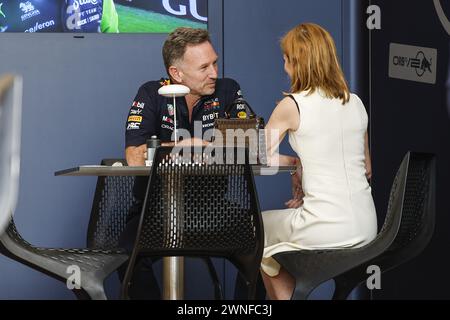 HORNER Christian (gbr), Team Principal della Red Bull Racing, Ritratto e sua moglie membro delle Spice Girls Geri Halliwell, ritratto durante il Gran Premio di Formula 1 Gulf Air Bahrain 2024, 1° round del Campionato del mondo di Formula 1 FIA 2024 dal 29 febbraio al 2 marzo, 2024 sul circuito internazionale del Bahrein, a Sakhir, Bahrein Foto Stock