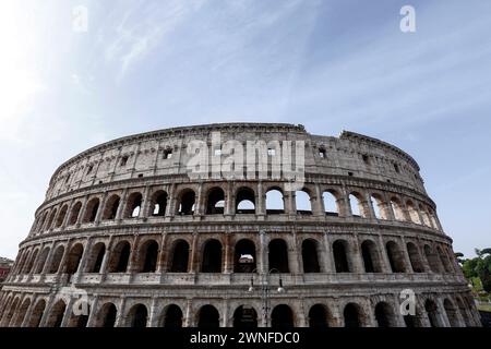 Il Colosseo, chiamato anche Anfiteatro Flavio. Colosseo, il monumento più famoso e notevole d'Italia, Roma Foto Stock