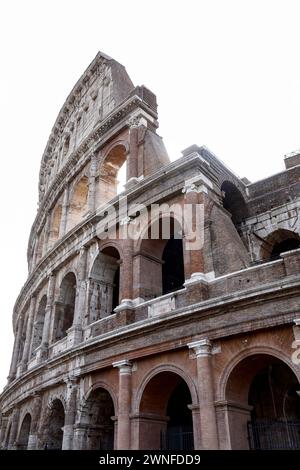 Dettaglio del Colosseo, chiamato anche Anfiteatro Flavio sul foro Romano. Colosseo, il monumento più famoso e notevole d'Italia, Roma Foto Stock