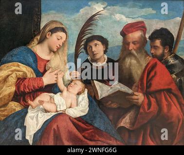 Irgin con tre santi, è un dipinto religioso di Tiziano che è appeso al Louvre di Parigi - Vergine col bambino con Santo Stefano, San Girolamo e San Maurizio Foto Stock