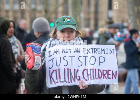 Londra, Inghilterra, Regno Unito. 2 marzo 2024. Gli attivisti pro-palestinesi organizzano una protesta a Westminster. (Credit Image: © Tayfun Salci/ZUMA Press Wire) SOLO PER USO EDITORIALE! Non per USO commerciale! Foto Stock