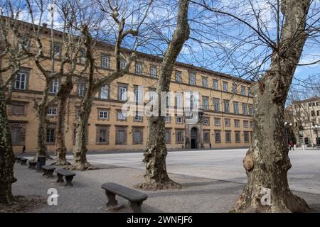 Palazzo Ducale in Piazza Napoleone nel centro storico della città medievale di Lucca Foto Stock