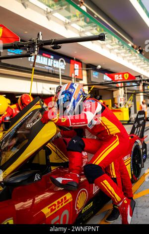 Lusail, Qatar. 2 marzo 2024. MOLINA Miguel (spa), Ferrari AF Corse, Ferrari 499P, ritratto, pitstop, arrêt aux stand, ambientazione durante i 1812 KM DI Qatar Airways Qatar, 1° round del Campionato Mondiale Endurance FIA 2024, dal 29 febbraio al 02 marzo 2024 sul circuito Internazionale Losail di Lusail, Qatar - foto Thomas Fenetre/DPPI Credit: DPPI Media/Alamy Live News Foto Stock