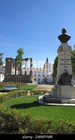 Il Tempio Romano di Evora, noto anche come Templo de Diana, è un antico tempio nella città portoghese di Evora Foto Stock