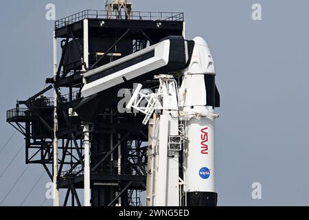 La navicella Crew Dragon si trova sulla sommità di un razzo Falcon 9 SpaceX ed è pronta a lanciare l'equipaggio 8 della NASA alla stazione spaziale Internazionale dal Launch Complex 39A al Kennedy Space Center, Florida, sabato 2 marzo 2024. Foto di Joe Marino/UPI credito: UPI/Alamy Live News Foto Stock