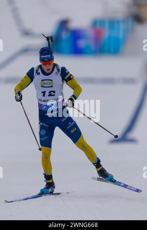 Oslo, Norvegia 02 marzo 2024, la Svezia Sebastian Samuelsson partecipa alla gara maschile di partenza di massa di 15 km che si è svolta presso il BMW IBU World Cup Biathlon di Holmenkollen Oslo, Norvegia. Crediti: Nigel Waldron/Alamy Live News Foto Stock