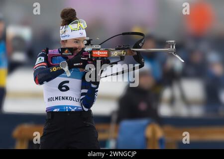 Oslo, Norvegia 02 marzo 2024,la francese Lou Jeanmonnot partecipa all'allenamento pre-evento del poligono di tiro per la gara di partenza di massa femminile 12,5 al BMW IBU World Cup Biathlon di Holmenkollen Oslo, Norvegia. Crediti: Nigel Waldron/Alamy Live News Foto Stock