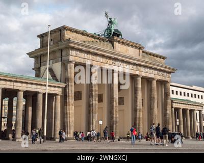 Porta di Brandeburgo (lato ovest/lato Tiergarten), Berlino, Germania. Foto Stock
