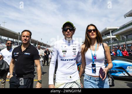 ROSSI Valentino (ita), Team WRT, BMW M4 GT3, FRANCESCA Sofia Novello, griglia di partenza, partenza in griglia durante i 1812 KM DI Qatar Airways Qatar, 1° round del Campionato Mondiale Endurance FIA 2024, dal 29 febbraio al 02 marzo 2024 sul circuito Internazionale Losail di Lusail, Qatar Foto Stock