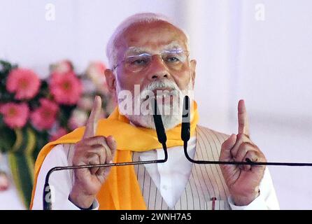 AURANGABAD, INDIA - 2 MARZO: Il primo ministro Narendra modi si rivolge durante l'inaugurazione della cerimonia di posa della pietra di fondazione di vari progetti di sviluppo, il 2 marzo 2024 ad Aurangabad, India. Modi ha presentato i progetti di sviluppo del valore di 21.400 RS nel distretto Aurangabad di Bihar sabato. Modi ha presentato progetti autostradali nazionali del valore di oltre 18.000 RS. Ha anche posato la prima pietra per un ponte a sei corsie sul Ganga, che sarà costruito parallelamente all'esistente JP Ganga Setu. (Foto di Santosh Kumar/Hindustan Times/Sipa USA ) Foto Stock