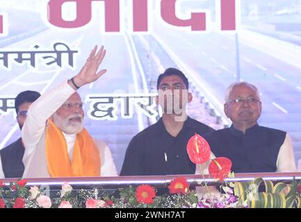 AURANGABAD, INDIA - 2 MARZO: Il primo ministro Narendra modi insieme al primo ministro del Bihar Nbianc Kumar durante la cerimonia di inaugurazione e di posa della fondazione di vari progetti di sviluppo il 2 marzo 2024 ad Aurangabad, India. Modi ha presentato i progetti di sviluppo del valore di 21.400 RS nel distretto Aurangabad di Bihar sabato. Modi ha presentato progetti autostradali nazionali del valore di oltre 18.000 RS. Ha anche posato la prima pietra per un ponte a sei corsie sul Ganga, che sarà costruito parallelamente all'esistente JP Ganga Setu. (Foto di Santosh Kumar/Hindustan Times/Sipa USA ) Foto Stock