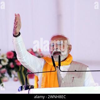 AURANGABAD, INDIA - 2 MARZO: Il primo ministro Narendra modi si rivolge durante l'inaugurazione della cerimonia di posa della pietra di fondazione di vari progetti di sviluppo, il 2 marzo 2024 ad Aurangabad, India. Modi ha presentato i progetti di sviluppo del valore di 21.400 RS nel distretto Aurangabad di Bihar sabato. Modi ha presentato progetti autostradali nazionali del valore di oltre 18.000 RS. Ha anche posato la prima pietra per un ponte a sei corsie sul Ganga, che sarà costruito parallelamente all'esistente JP Ganga Setu. (Foto di Santosh Kumar/Hindustan Times/Sipa USA ) Foto Stock