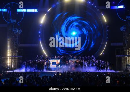 SOLO PER USO EDITORIALE. Londra, Regno Unito. 2 marzo 2023. Becky Hill e Chase and Status durante i Brit Awards 2024, alla O2 Arena di Londra. Il credito fotografico dovrebbe essere: Matt Crossick/Empics/Alamy Live News Foto Stock