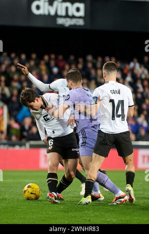 Jose Ignacio Nacho Fernandez Iglesias del Real Madrid, Hugo Guillamon di Valencia CF, Jose Gaya di Valencia CF in azione durante la Liga EA Sport Re Foto Stock