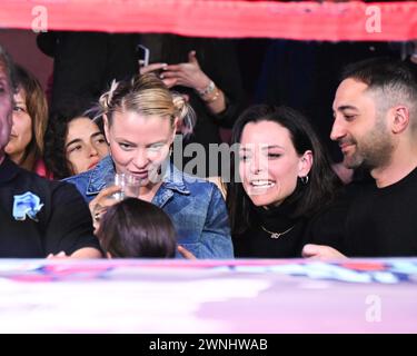 Milano, Italia. 3 marzo 2024. Milano, quindicesima edizione della notte del calcio e del pugno, l'evento dell'anno nel settore del kickboxing. Organizzato da Angelo e Marianna Valente in collaborazione con il SAP Fighting Style dell'avvocato Michele Briamonte nella foto: The Donatellas Credit: Independent Photo Agency/Alamy Live News Foto Stock