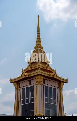 Bangkok, Thailandia - 25 febbraio 2024: Santuario delle Sacre reliquie del Buddha e dei suoi due discepoli presso il Padiglione Sanam Luang per la venerazione pubblica Foto Stock