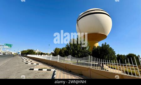 Buraydah City al-Qassim, Arabia Saudita , 29 aprile 2024, Buraidah Water Tower King in Khalid Park Foto Stock
