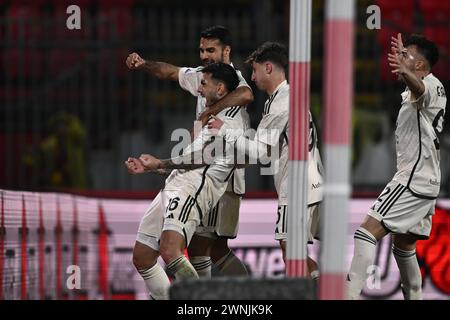 Leandro Paredes (Roma)Mehmet Zeki Celik (Roma)Tommaso Baldanzi (Roma)Stephan El Shaarawy (Roma) festeggia dopo aver segnato il quarto gol della sua squadra durante la partita di serie A italiana tra Monza 1-4 Roma allo stadio Brianteo il 2 marzo 2024 a Monza, Italia. Crediti: Maurizio Borsari/AFLO/Alamy Live News Foto Stock