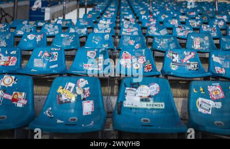 Bochum Germania. 2 marzo 2024. Aufkleber auf Sitzreihen VfL Bochum - RB Leipzig 02.03.2024 Copyright (nur für journalistische Zwecke) di : Moritz Foto Stock