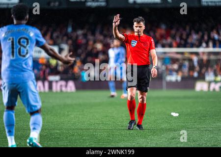 Valencia, Espagne. 3 marzo 2024. Arbitro durante la partita di calcio della Liga spagnola tra Valencia CF e Real Madrid CF il 2 marzo 2024 allo stadio Mestalla di Valencia, Spagna - foto Alexandre Martins/DPPI credito: DPPI Media/Alamy Live News Foto Stock