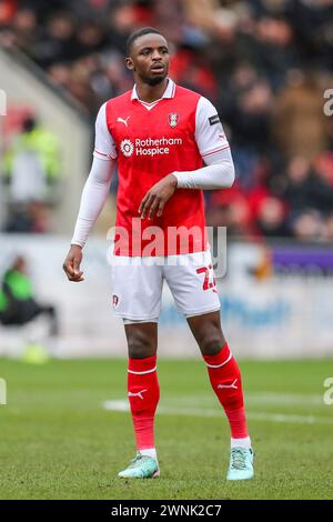 Rotherham, Regno Unito. 2 marzo 2024. Il difensore del Rotherham United Hakeem Odoffin (22) durante la partita tra Rotherham United FC e Sheffield Wednesday FC Sky BET EFL Championship all'Aesseal New York Stadium, Rotherham, Inghilterra, Regno Unito il 2 marzo 2024 Credit: Every Second Media/Alamy Live News Foto Stock