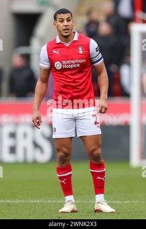 Rotherham, Regno Unito. 2 marzo 2024. Lee Peltier (21), difensore del Rotherham United durante la partita tra Rotherham United FC e Sheffield Wednesday FC Sky BET EFL Championship all'Aesseal New York Stadium, Rotherham, Inghilterra, Regno Unito il 2 marzo 2024 Credit: Every Second Media/Alamy Live News Foto Stock