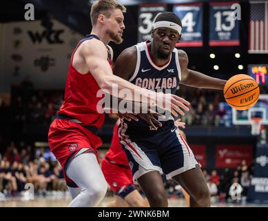 02 marzo 2024 Moraga, CA U.S.A. Gonzaga attaccante Graham Ike (13), guida al cerchio durante la partita di pallacanestro maschile NCAA tra Gonzaga Bulldogs e Saint Mary's Gaels. Gonzaga ha battuto i 70-57 di Saint Mary al Padiglione della University Credit Union Moraga, California. Thurman James/CSM Foto Stock