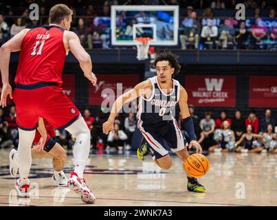 02 marzo 2024 Moraga, CA U.S.A. Gonzaga guardia Ryan Nembhard (0) va al cerchio durante la partita di basket maschile NCAA tra Gonzaga Bulldogs e i Saint Mary's Gaels. Gonzaga ha battuto i 70-57 di Saint Mary al Padiglione della University Credit Union Moraga, California. Thurman James/CSM Foto Stock