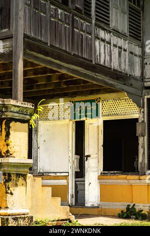 Perak, Malesia - 18 ottobre 2022 Vecchia casa in legno costruita nel 1912 a Kuala Kangsar e chiamata Baitul Annur. Foto Stock