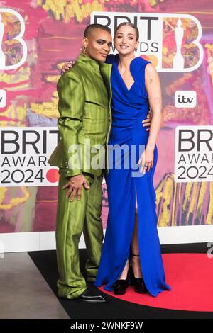 Londra, Regno Unito. Layton Williams e Harriet Rose fotografarono i BRITS Awards alla O2 Arena il 2 marzo 2024. Foto di Julie Edwards/Alamy Live News Foto Stock
