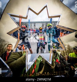 Les Mureaux, Francia. 3 marzo 2024. Remco Evenepoel belga di Soudal Quick-Step nella foto al via della prima tappa della gara ciclistica di otto giorni Parigi-Nizza, da e per Les Mureaux (157 km), domenica 03 marzo 2024. BELGA PHOTO JASPER JACOBS credito: Belga News Agency/Alamy Live News Foto Stock