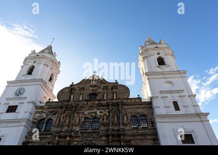 Antico coloniale, parte storica della città di Panama, in america centrale, visite turistiche, attrazioni nel centro della città, chiesa Foto Stock