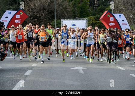 Roma, Italia. 3 marzo 2024. 03/03/2024 - Roma, Italia - Cronaca - il Podio della Roma Ostia. Nella foto la partenza della mezza maratona Roma Ostia credito: LaPresse/Alamy Live News Foto Stock