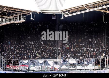 EINDHOVEN, Paesi Bassi. 3 marzo 2024. Calcio, Philips Stadium, Dutch eredivisie, stagione 2023/2024, durante la partita PSV - Feyenoord, tifosi del Feyenoord crediti: Pro Shots/Alamy Live News Foto Stock