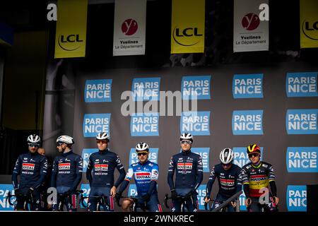 Les Mureaux, Francia. 3 marzo 2024. Soudal Quick-Step riders nella foto all'inizio della prima tappa della gara di ciclismo a tappe Parigi-Nizza di otto giorni, da e per Les Mureaux (157 km), domenica 03 marzo 2024. BELGA PHOTO JASPER JACOBS credito: Belga News Agency/Alamy Live News Foto Stock