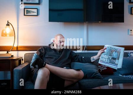 New York. 18 gennaio 2024. Il senatore degli Stati Uniti John Fetterman (Democratico della Pennsylvania) fa un'intervista nel suo ufficio nel Russell Senate Office Building a Washington, DC, giovedì 18 gennaio 2024. Credito: Rod Lamkey/CNP per il New York Post (RESTRIZIONE: NESSUNA corrispondenza giornaliera. NESSUN giornale di New York o New Jersey o giornali entro un raggio di 75 miglia da New York City.) Credito: dpa/Alamy Live News Foto Stock