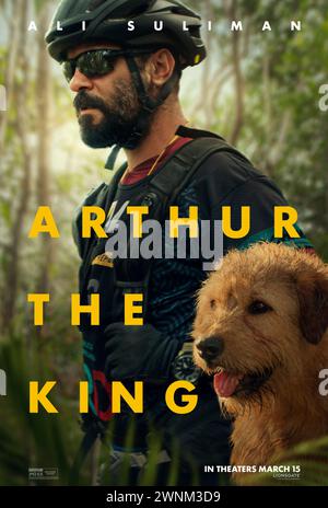 Arthur the King (2024) diretto da Simon Cellan Jones e interpretato da Ali Suliman nel ruolo di Chik. Adattamento delle memorie di Mikael Lindnord su un cane randagio che si unisce a una squadra durante un'epica gara di resistenza in Ecuador. Poster di caratteri USA ***SOLO PER USO EDITORIALE***. Credito: BFA / Lionsgate Foto Stock